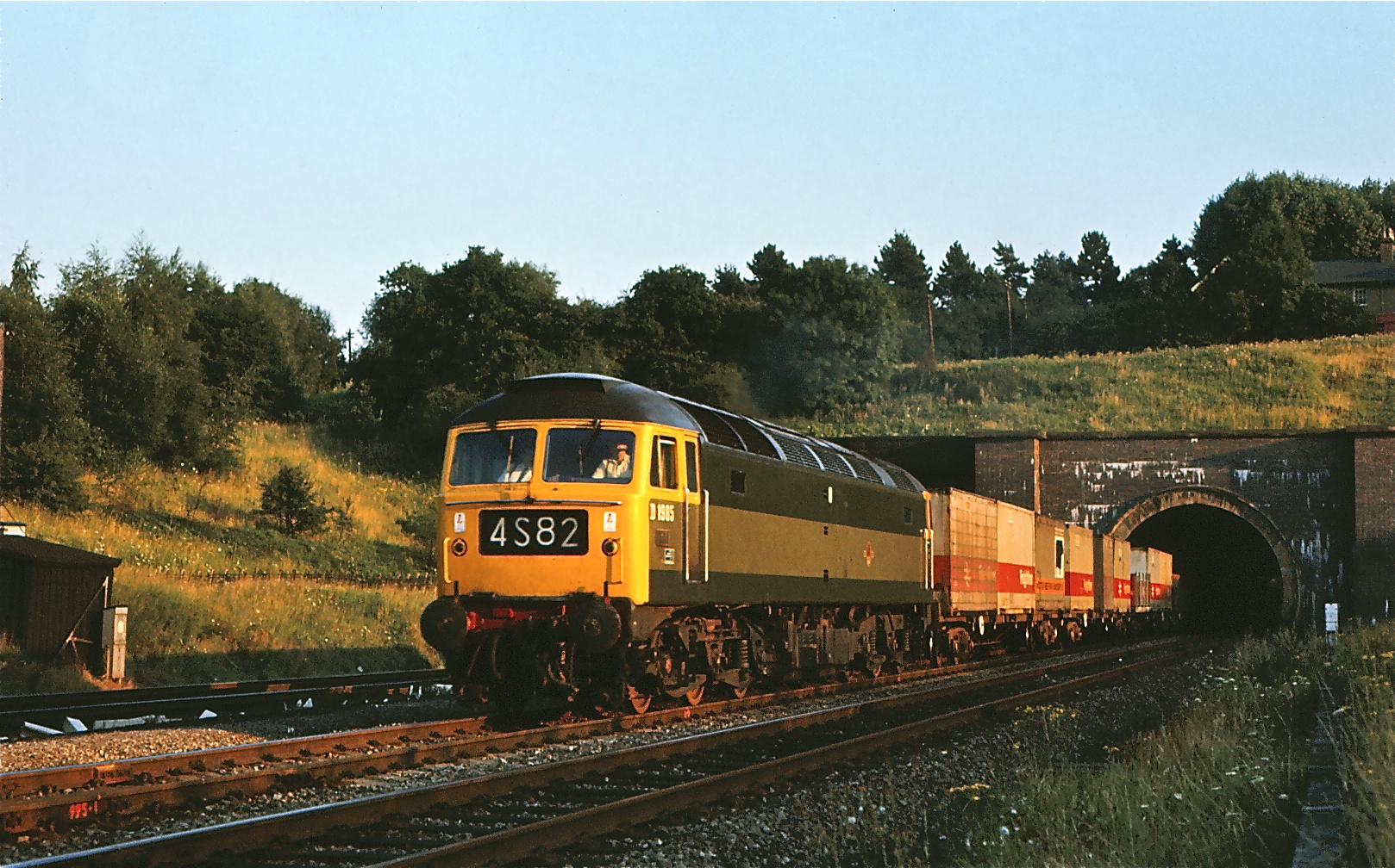 1969 - Class 47 (Brush Type 4) D1985 - Hadley Wood North Tunnel